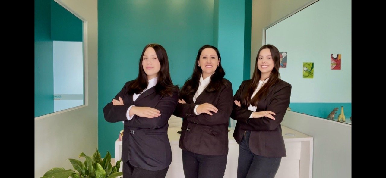 Ana, Ryanna e Leídi, equipe de atendimento da Cuidado & Prevenção